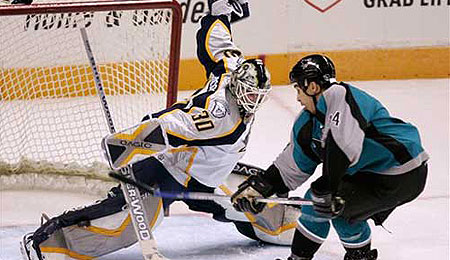 San Jose Sharks right winger Jonathan Cheechoo is picking his game up with the playoffs just around the corner.